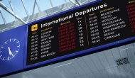 Covid: Mürrettebat açığı nedeniyle binlerce uçuş iptal edildi