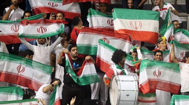 İranlı futbolculardan statta milli marşları çalınırken Dünya Kupası'na damga vuran protesto