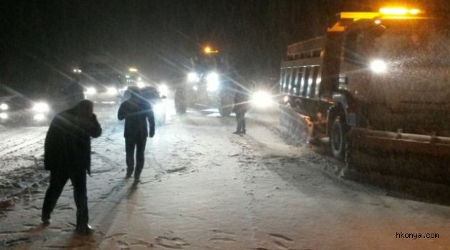 Antalya-Konya karayolunda kar yağışı etkili oluyor!