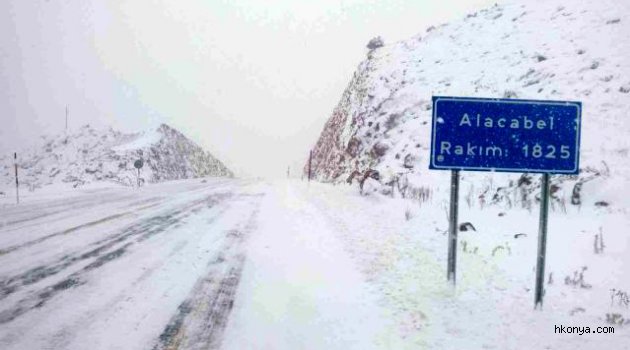 Konya-Antalya kara yolunda kar yağışı etkili oldu