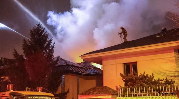 Üsküdar'da iki katlı binada çıkan yangın söndürüldü
