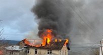 2 katlı evde çıkan yangın söndürüldü
